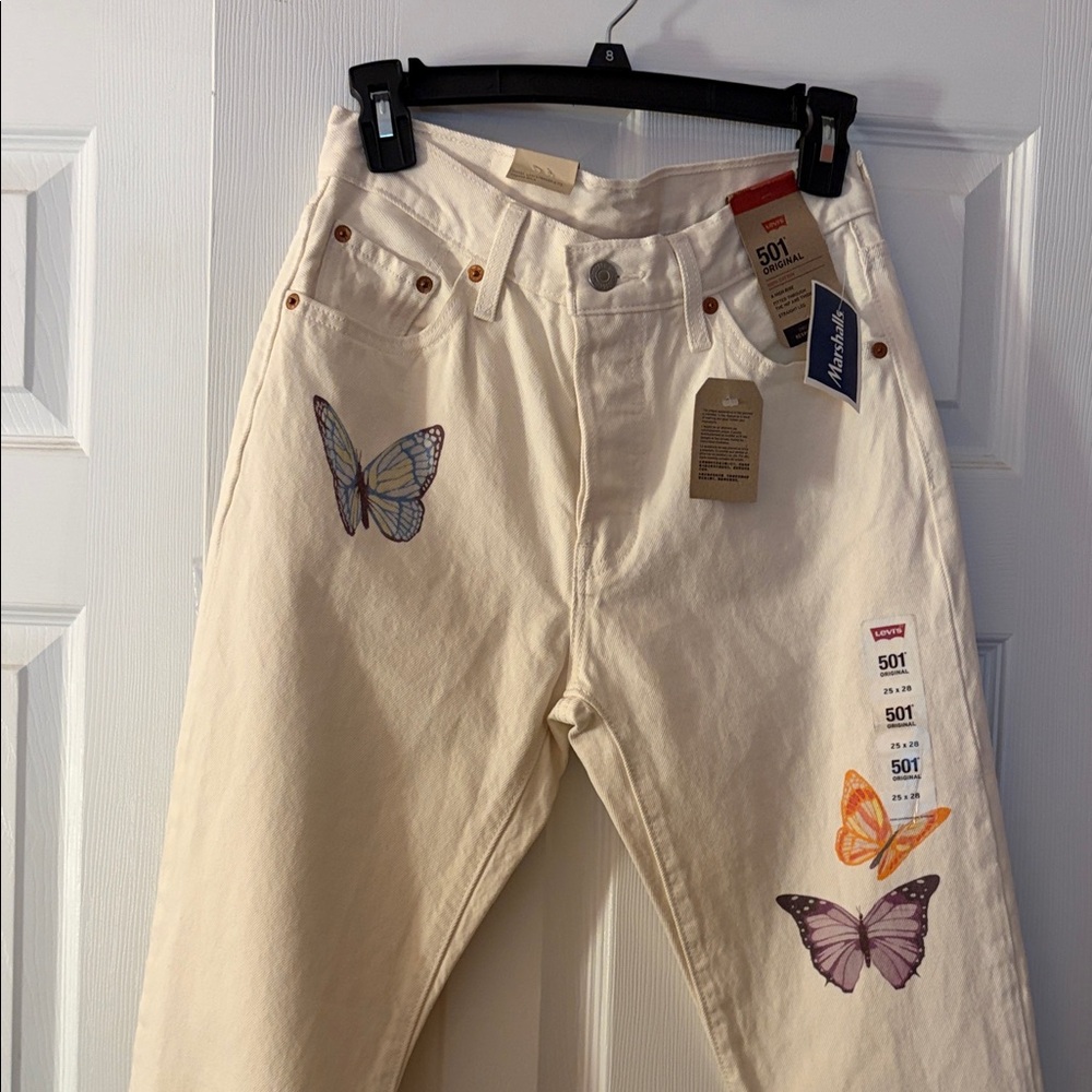 NWT Levi’s Cream Jeans w Butterfly Design 🦋 - Picture 4 of 6